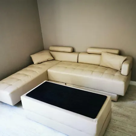 F2 Apartment *
